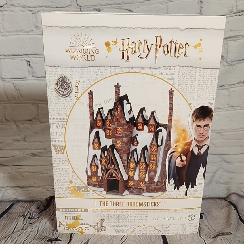 Department 56 Wizarding World Three Broomsticks Set